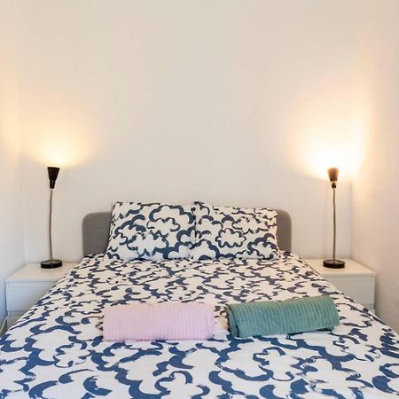 2 Bedroom Apartment For 4 People With Free Public Parking Lisboa Exteriör bild