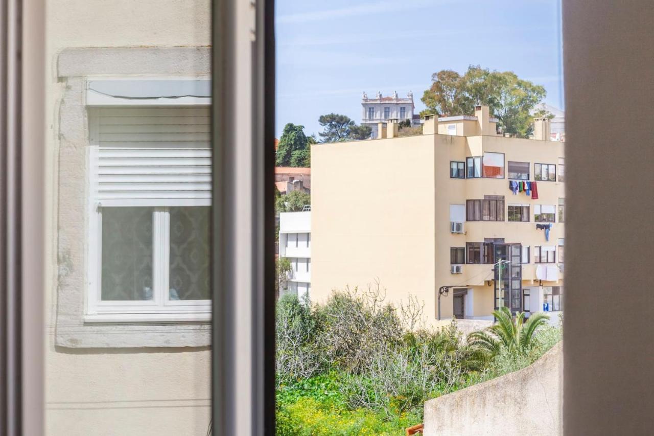 2 Bedroom Apartment For 4 People With Free Public Parking Lisboa Exteriör bild