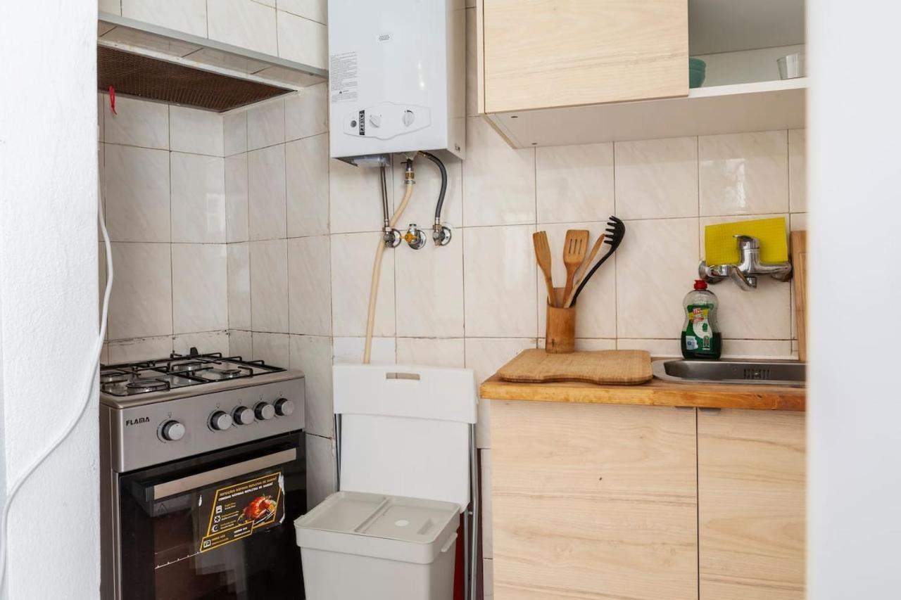 2 Bedroom Apartment For 4 People With Free Public Parking Lisboa Exteriör bild