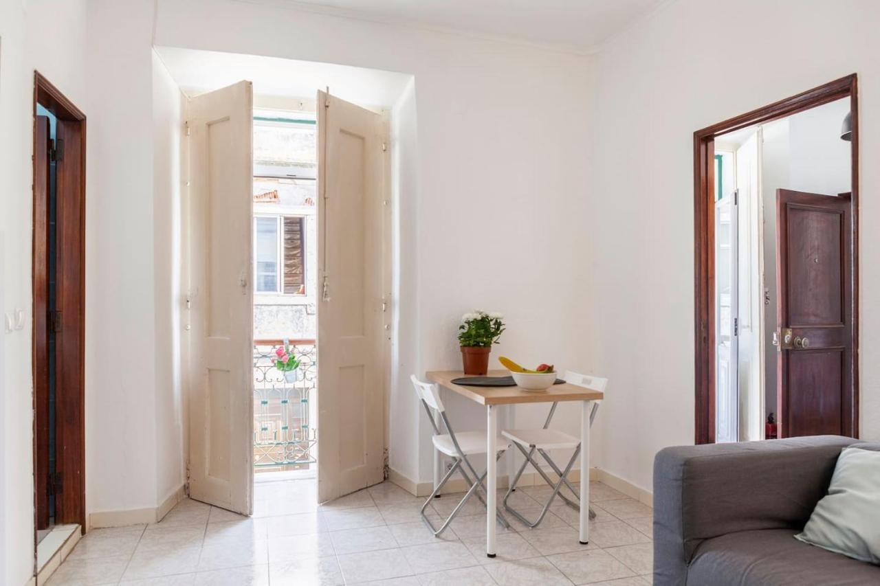 2 Bedroom Apartment For 4 People With Free Public Parking Lisboa Exteriör bild