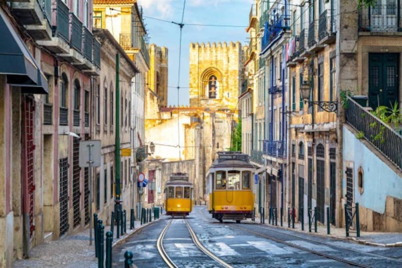 2 Bedroom Apartment For 4 People With Free Public Parking Lisboa Exteriör bild