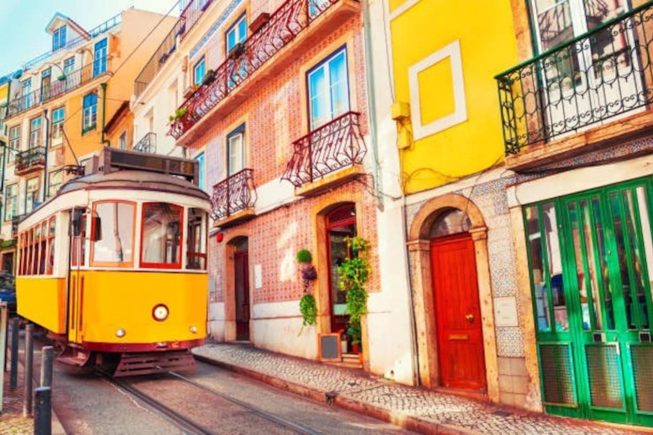 2 Bedroom Apartment For 4 People With Free Public Parking Lisboa Exteriör bild