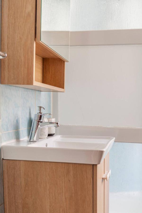 2 Bedroom Apartment For 4 People With Free Public Parking Lisboa Exteriör bild